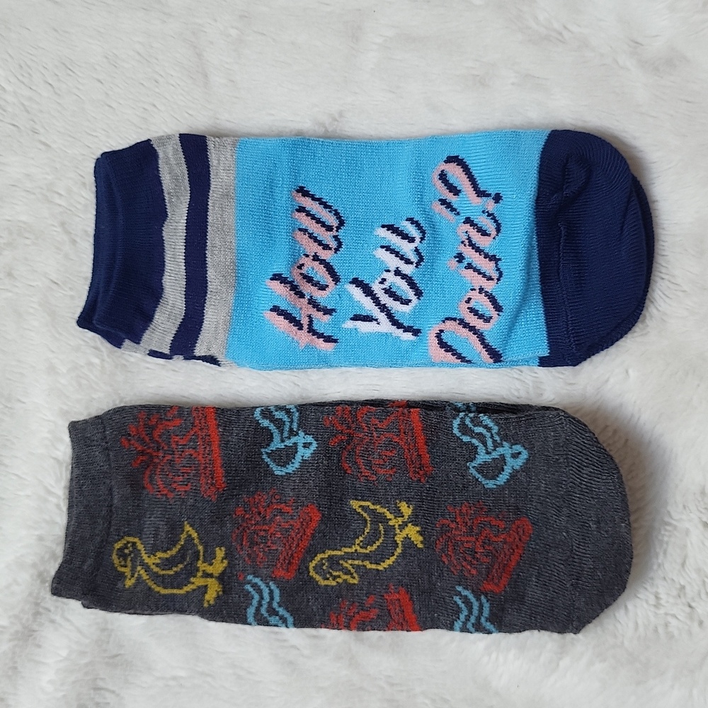 NWOT 2 Pairs of Friends Ankle Socks!